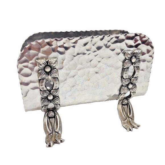 Vintage Hammered Aluminum Napkin Holder 1950’s Footed Scalloped & Flowers MCM - Picture 1 of 7